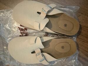 NWOT Cloggs Beige SZ EU 42 Men's 9.5 – 10 Women's 12 – 13
